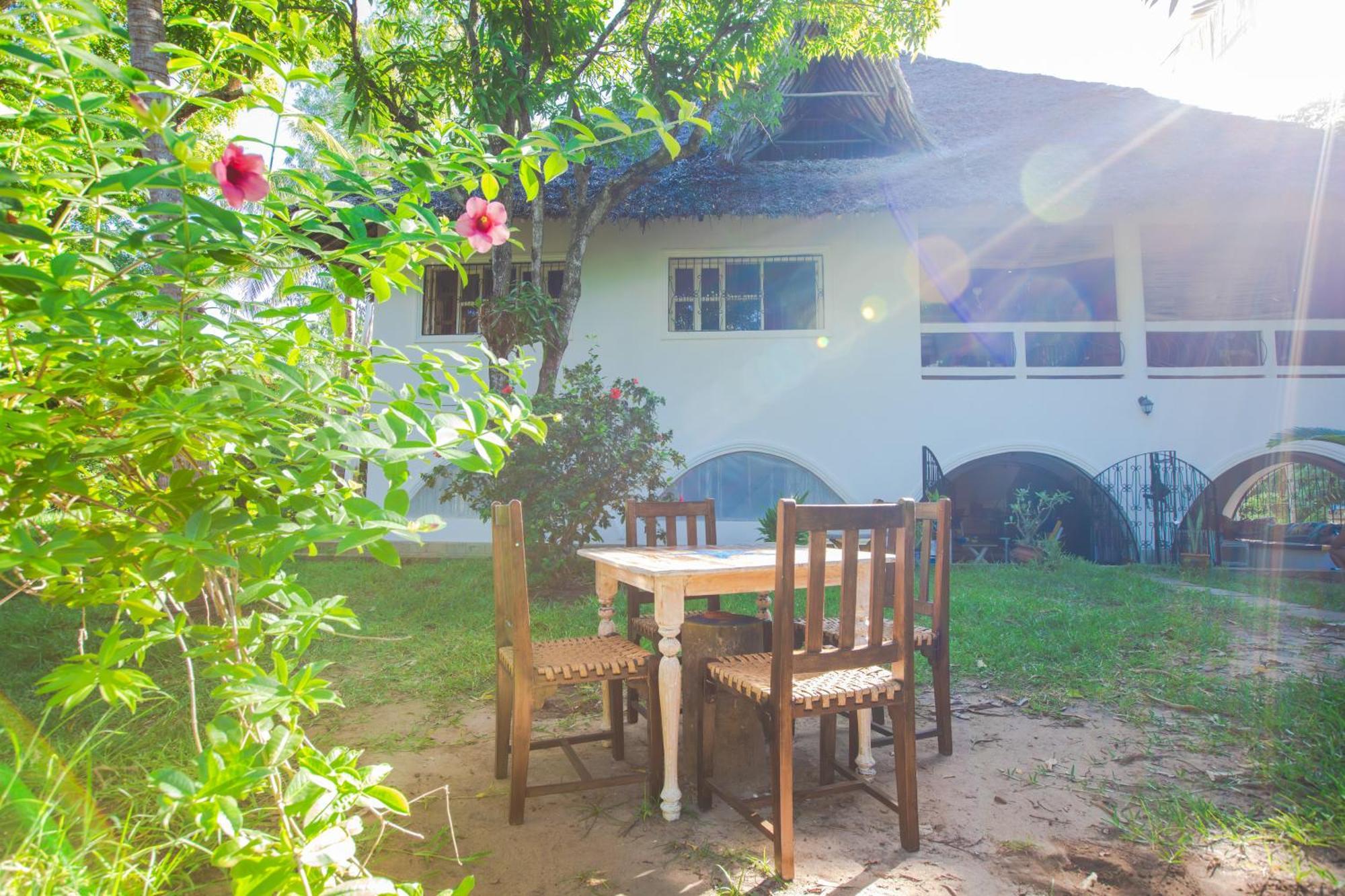 Footprints House Otel Diani Beach Dış mekan fotoğraf